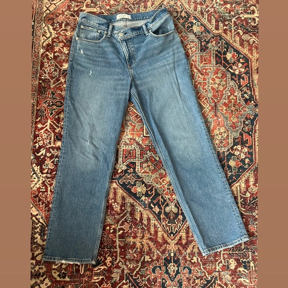 Abercrombie Ultra Highrise 90’s Straight Jean - Picture 10 of 12